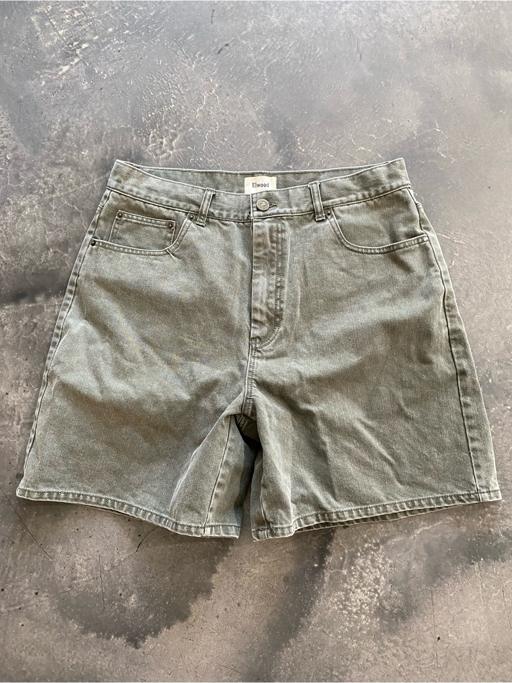 Elwood Olive Green Denim Baggy Shorts 7” Sz 32 Mens
(May A-1)